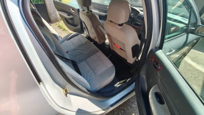 Peugeot 307 16V 5p. XT (10)