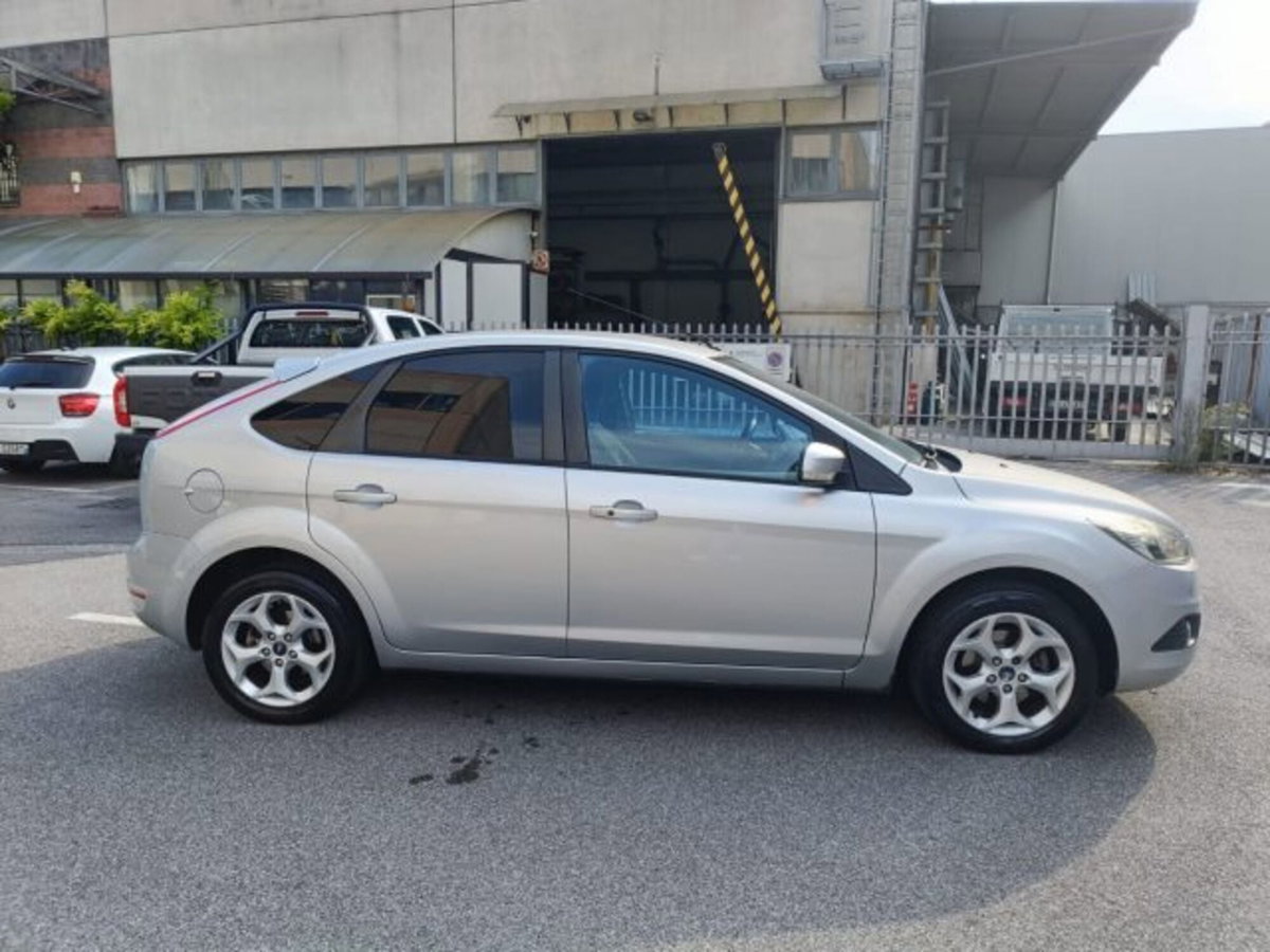 Ford Focus 1.6 (115CV) 5p. Bz.- GPL Ikon (3)