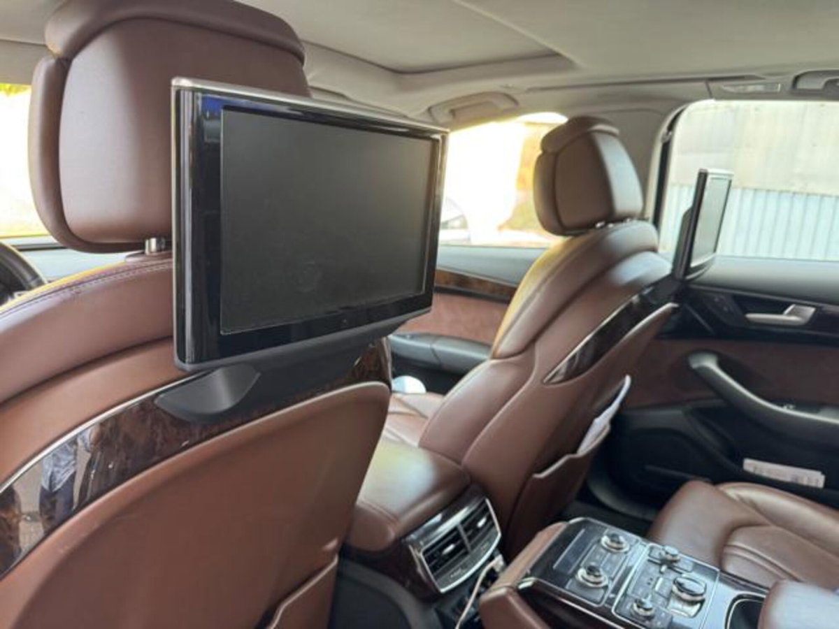 Audi A8 4.0 TFSI quattro tiptronic (12)