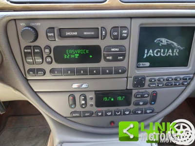Jaguar S-Type 3.0 V6 Executive (17)