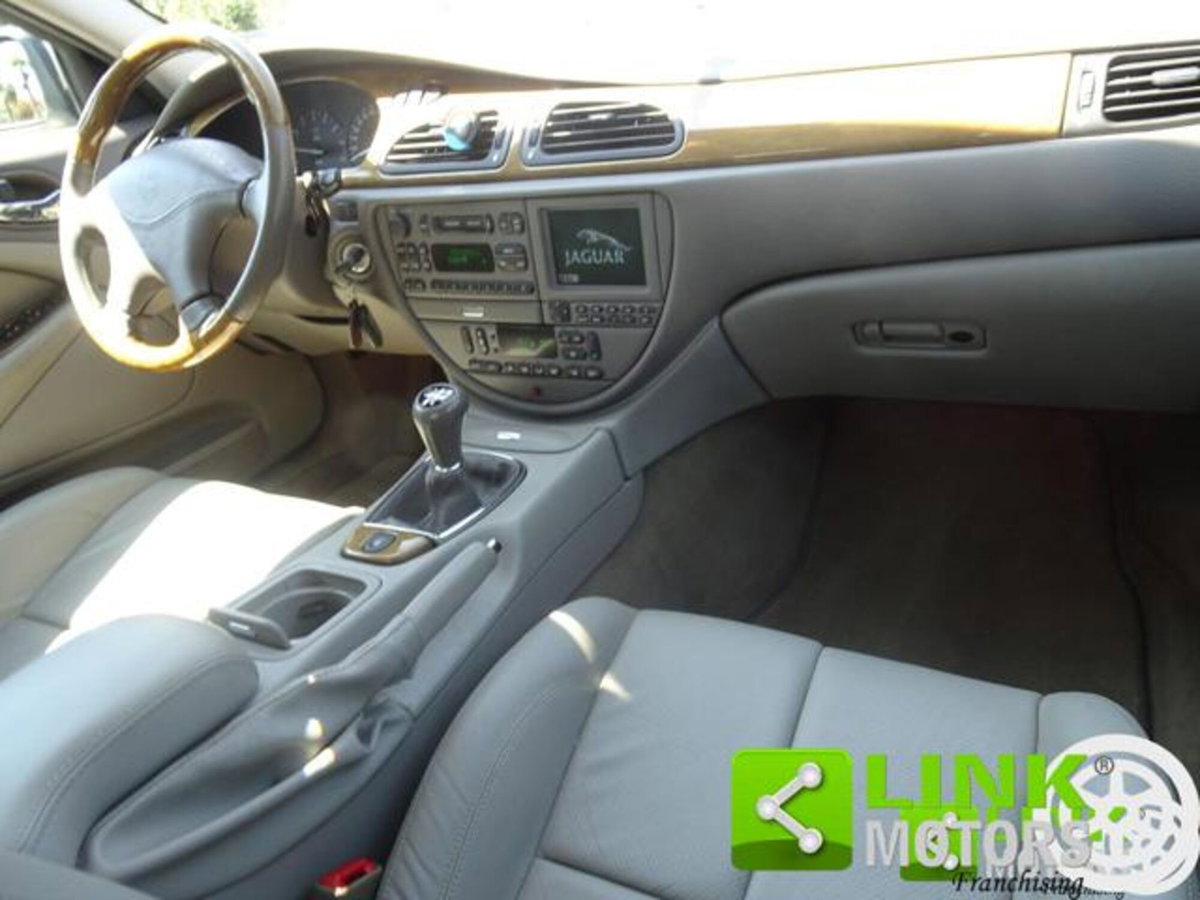 Jaguar S-Type 3.0 V6 Executive (20)