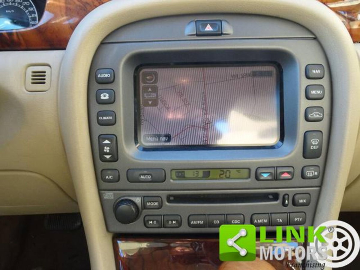 Jaguar X-Type 3.0 V6 24V cat Executive (13)