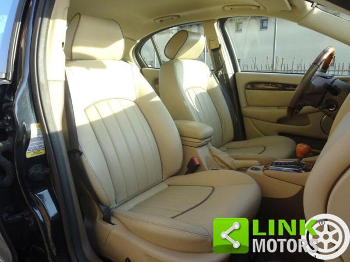 Jaguar X-Type 3.0 V6 24V cat Executive (7)