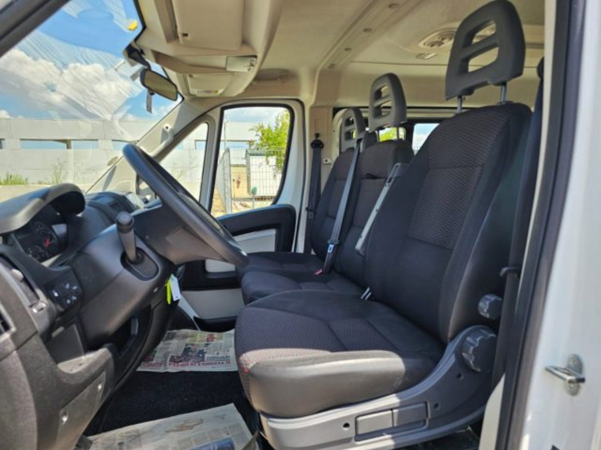 Peugeot Boxer Furgone 330 2.0 BlueHDi/110CV FAP PC-TN Combi Comfort (11)