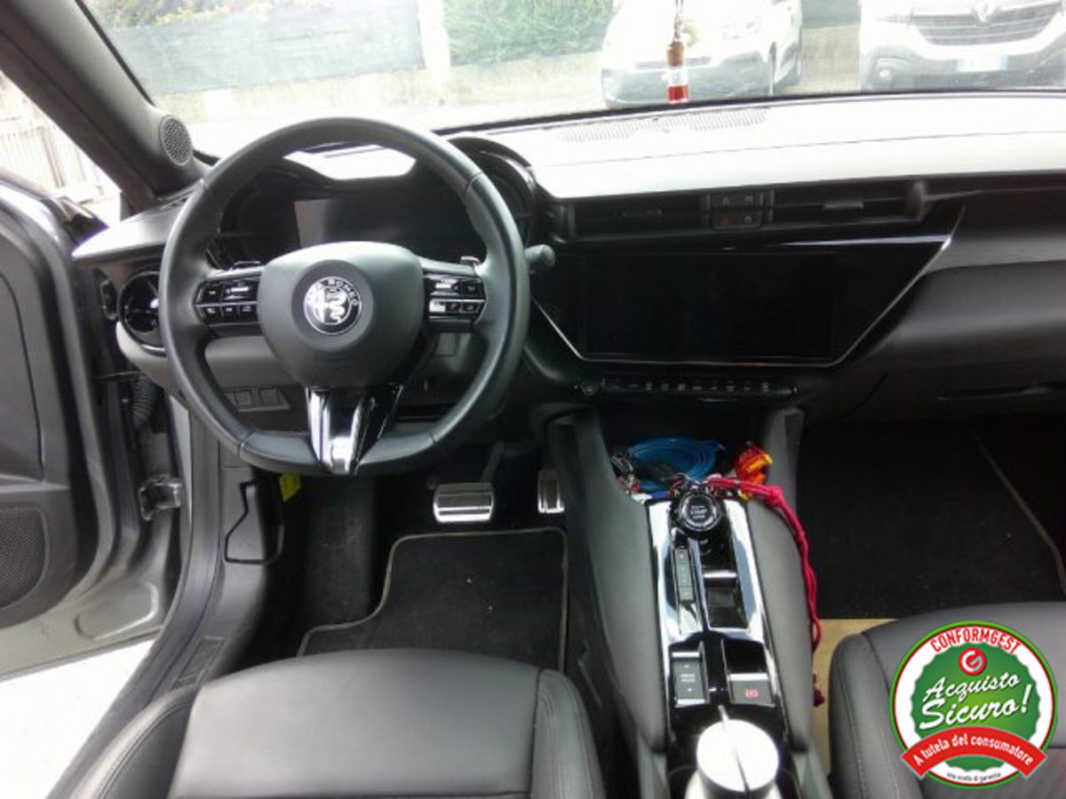 Alfa Romeo Junior 1.2 ibrida Sport Speciale 145cv edct6 (7)
