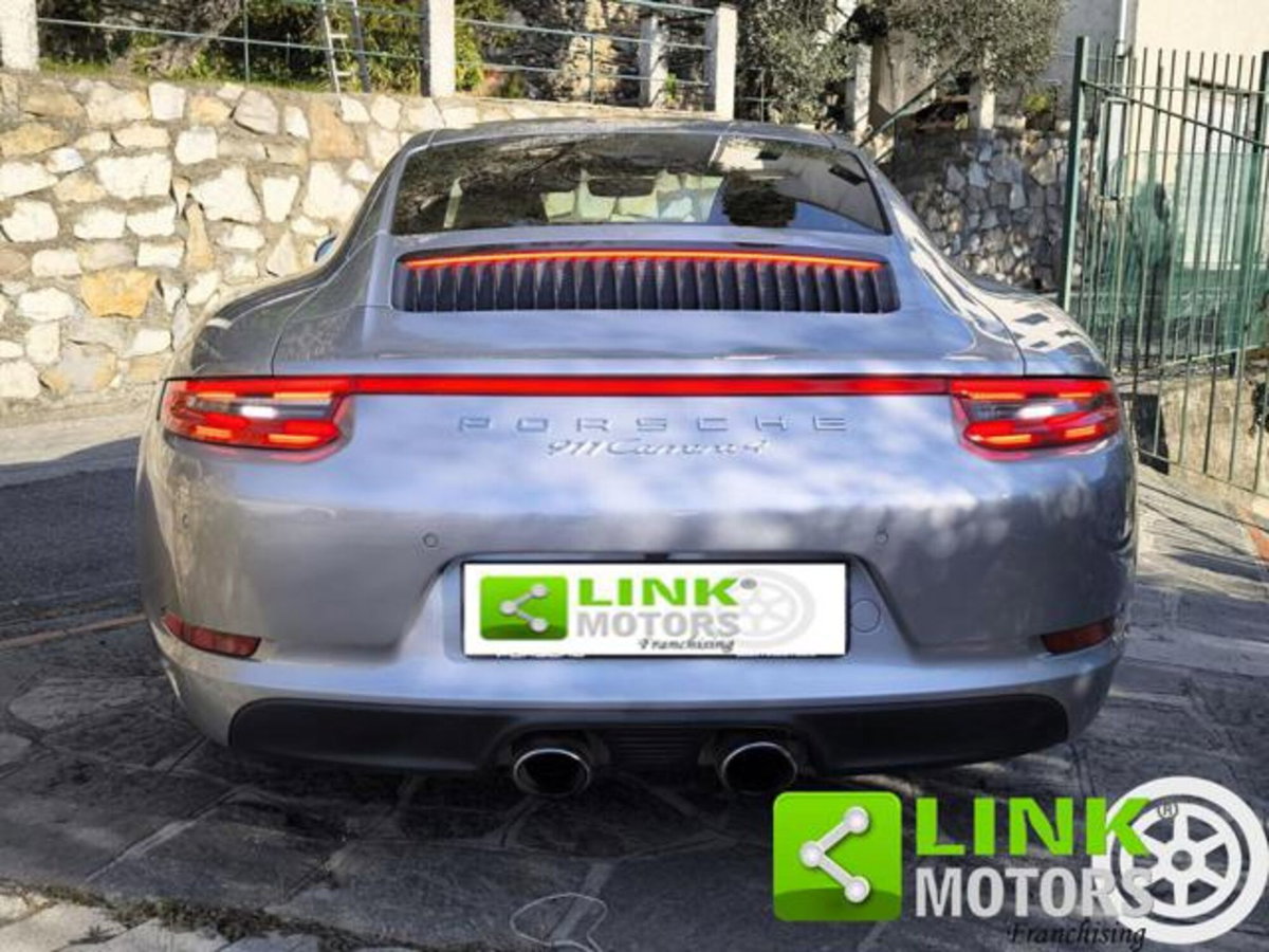 Porsche 911 Coupé 3.0 Carrera 4 (4)