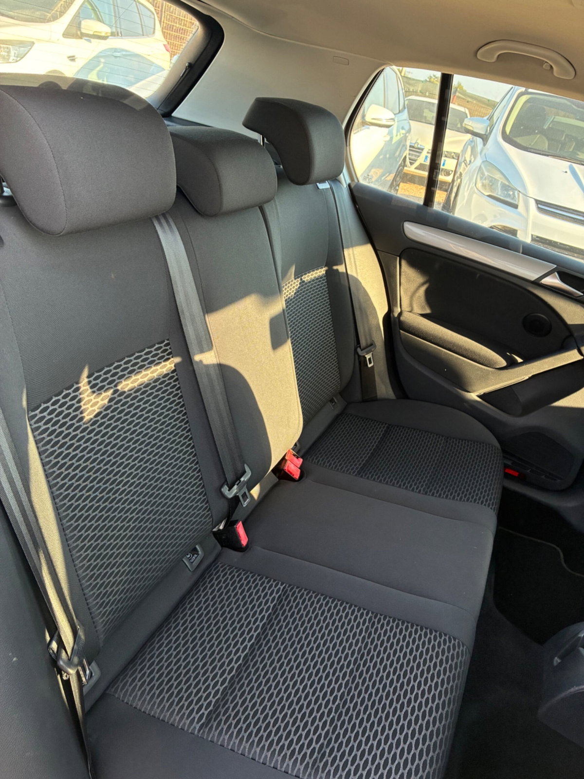 Volkswagen Golf 1.6 TDI DPF 3p. Highline (16)