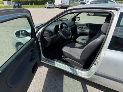 Renault Clio 1.2 16V 3 porte Dynamique (9)