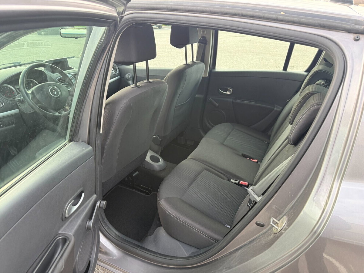 Renault Clio 1.2 16V 5 porte Luxe (10)