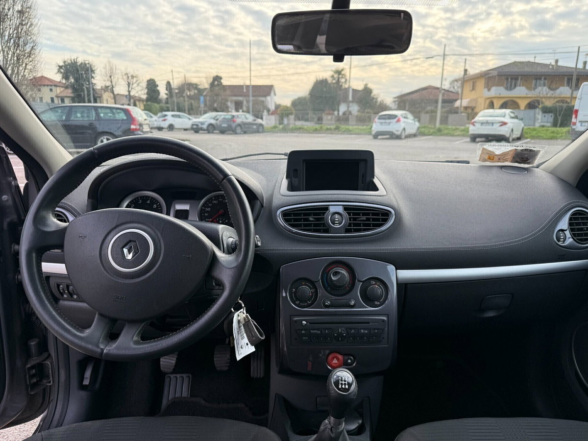 Renault Clio 1.2 16V 5 porte Luxe (11)