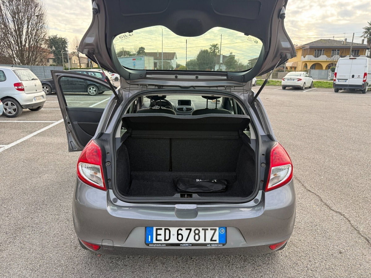 Renault Clio 1.2 16V 5 porte Luxe (12)