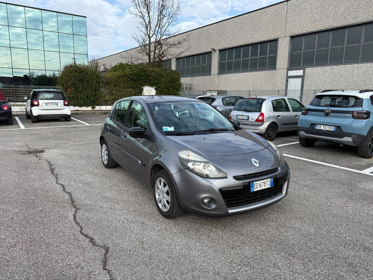 Renault Clio 1.2 16V 5 porte Luxe (2)