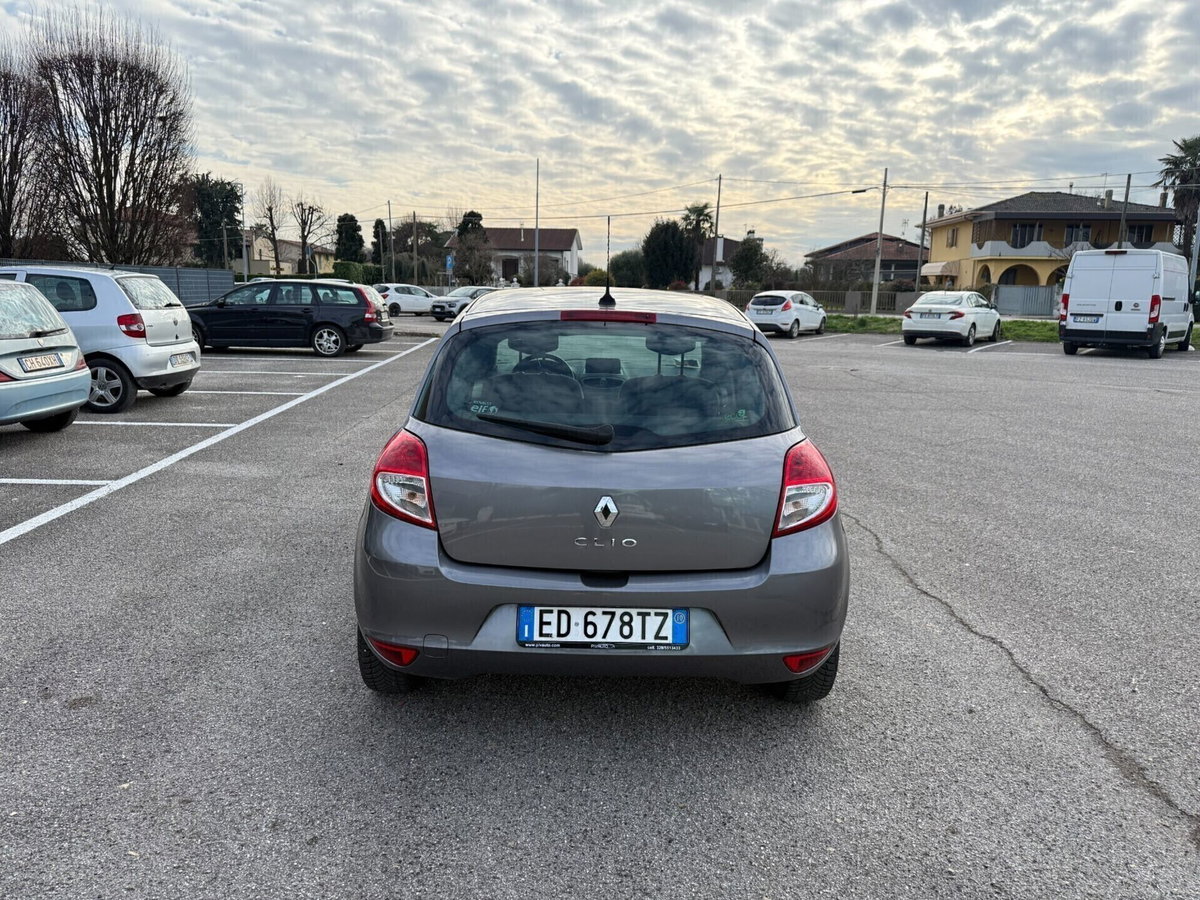 Renault Clio 1.2 16V 5 porte Luxe (5)