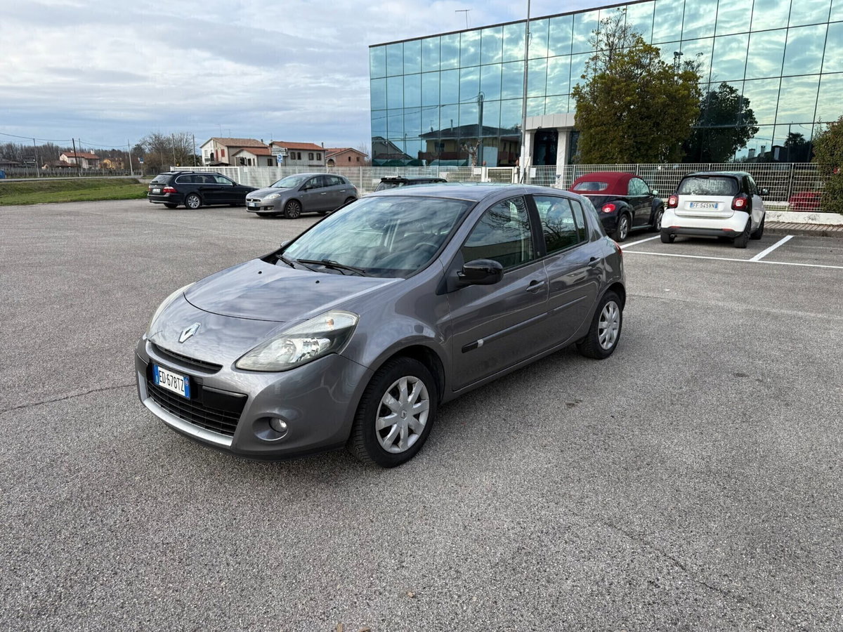 Renault Clio 1.2 16V 5 porte Luxe (8)