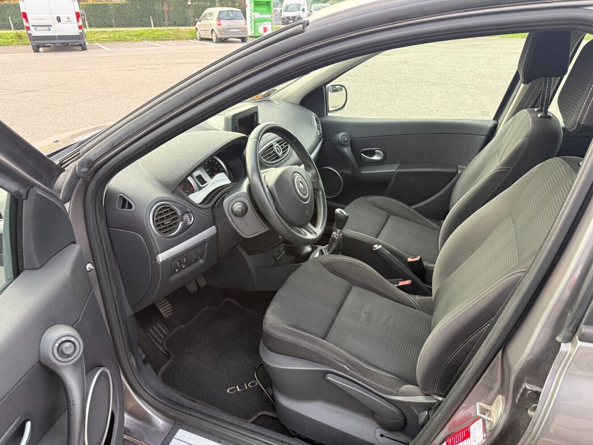 Renault Clio 1.2 16V 5 porte Luxe (9)