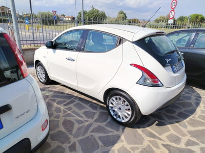 Lancia Ypsilon 1.2 69 CV 5 porte Gold (2)