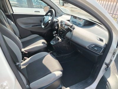 Lancia Ypsilon 1.2 69 CV 5 porte Gold (6)