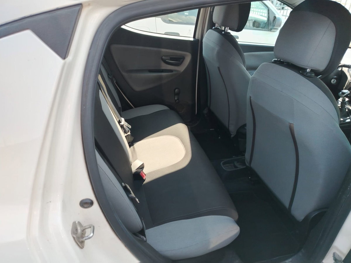 Lancia Ypsilon 1.2 69 CV 5 porte Gold (7)