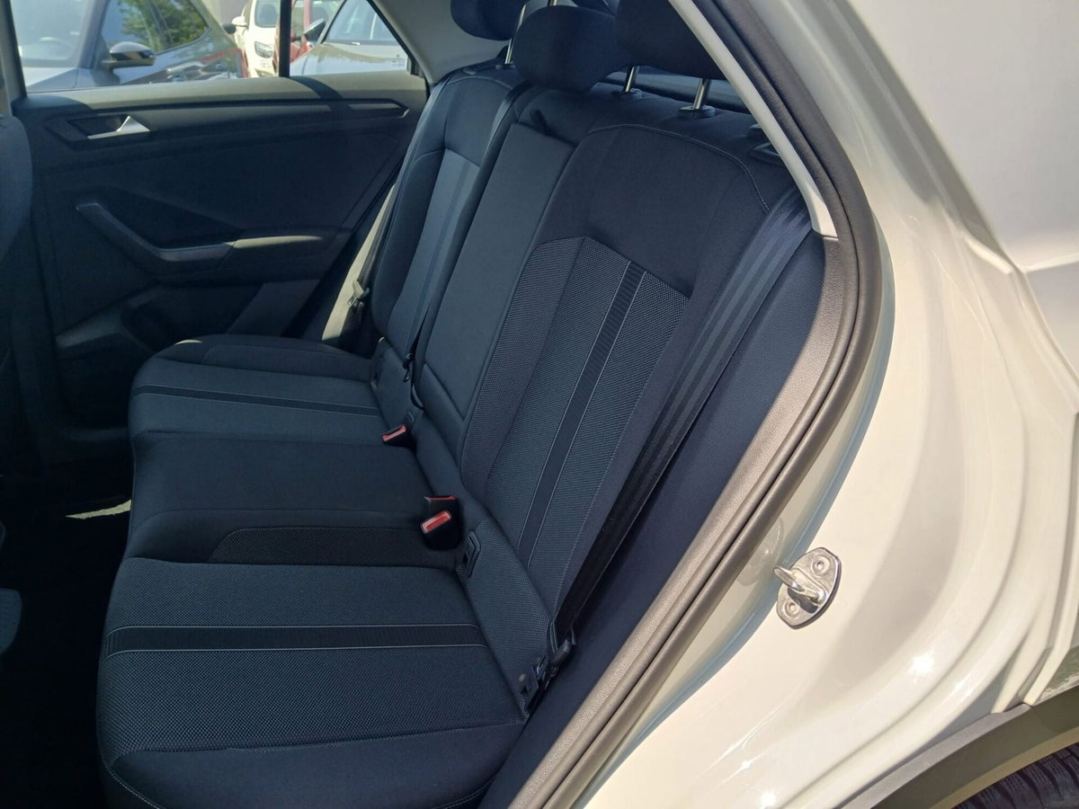Volkswagen T-Roc 1.0 TSI Life (8)