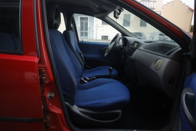 Fiat Punto 1.2i cat 5 porte ELX (10)