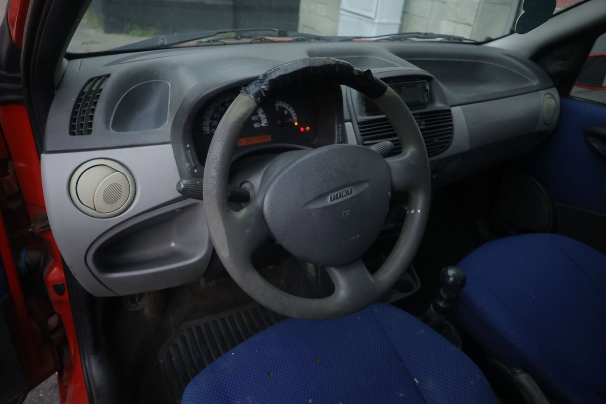 Fiat Punto 1.2i cat 5 porte ELX (14)