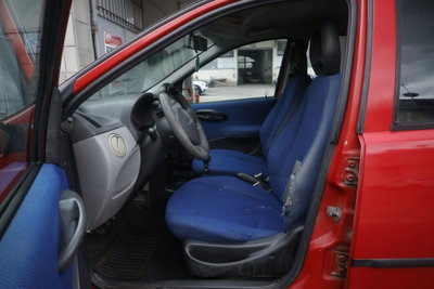 Fiat Punto 1.2i cat 5 porte ELX (17)