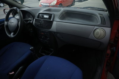 Fiat Punto 1.2i cat 5 porte ELX (8)