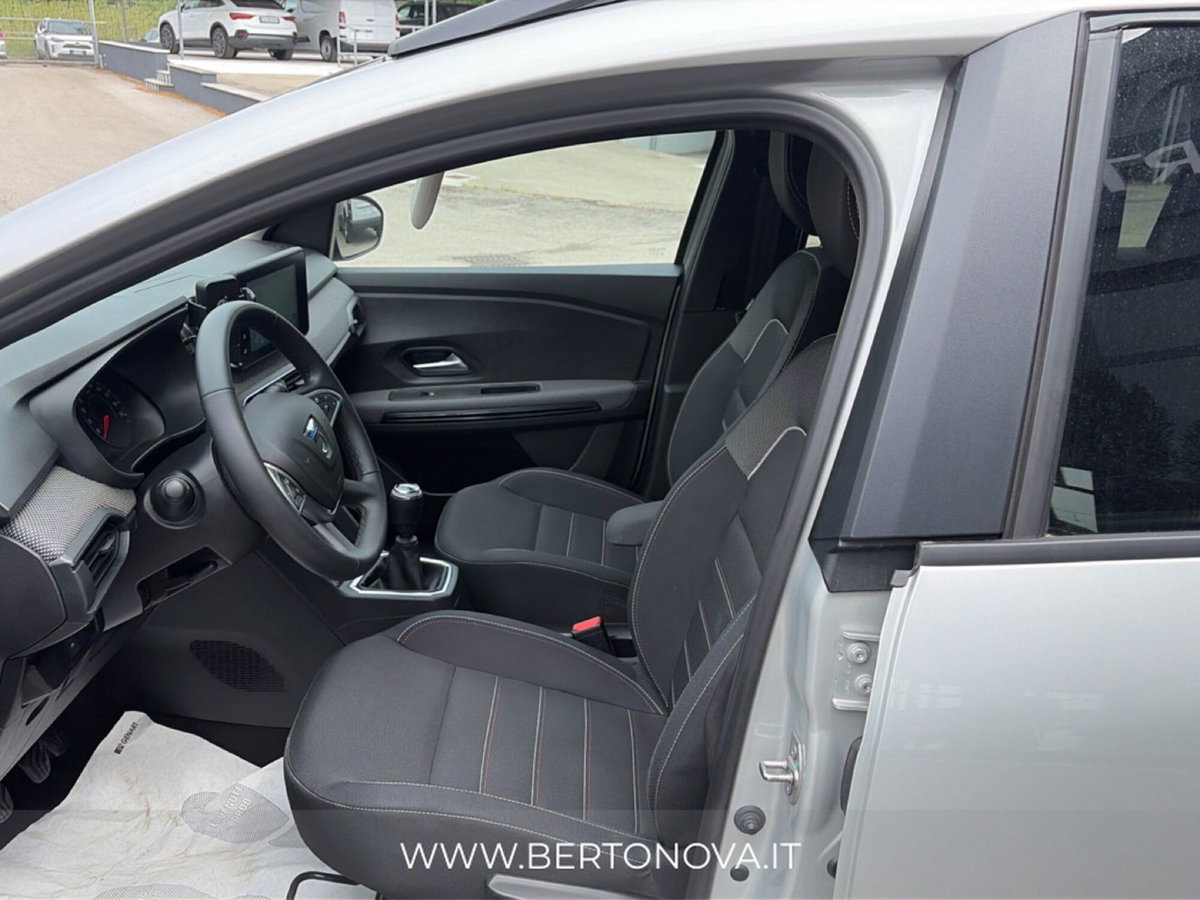 Dacia Jogger 1.0 tce Extreme UP Gpl 100cv (12)