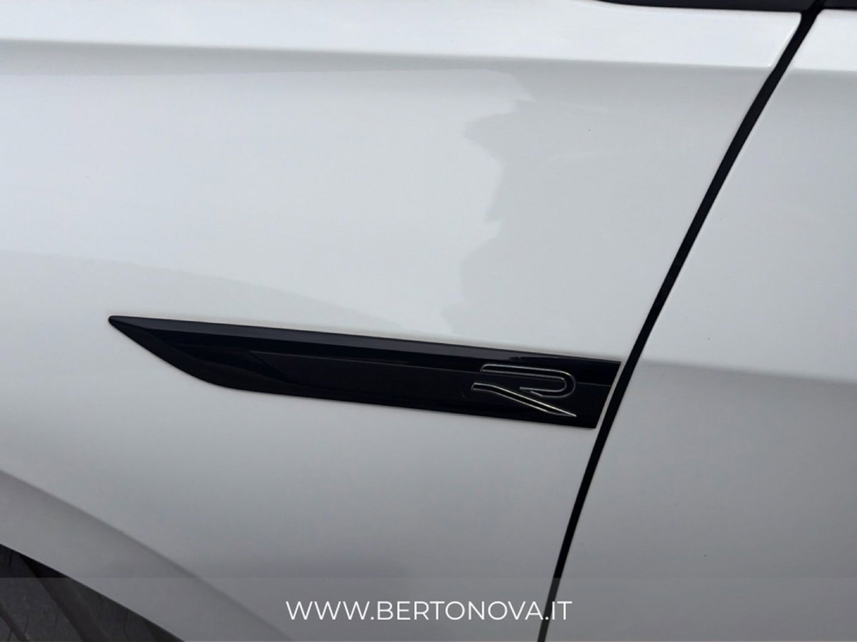 Volkswagen Golf 1.5 TSI 150 CV EVO ACT R-Line (12)