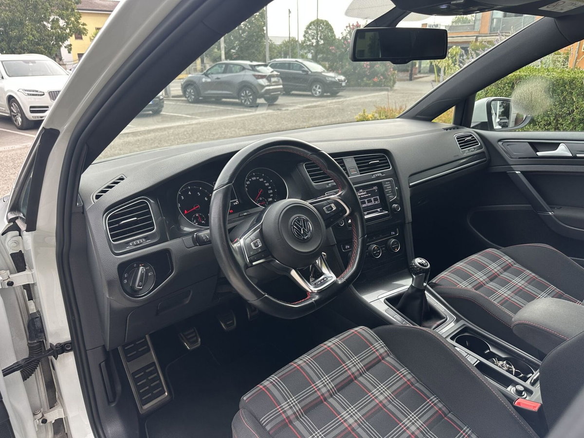 Volkswagen Golf GTI Performance 2.0 TSI 5p. BlueMotion Technology (16)