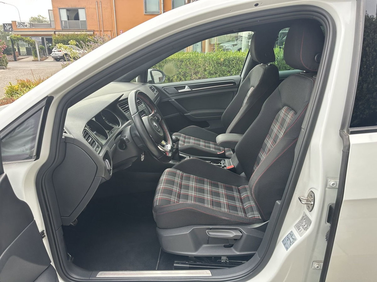 Volkswagen Golf GTI Performance 2.0 TSI 5p. BlueMotion Technology (9)