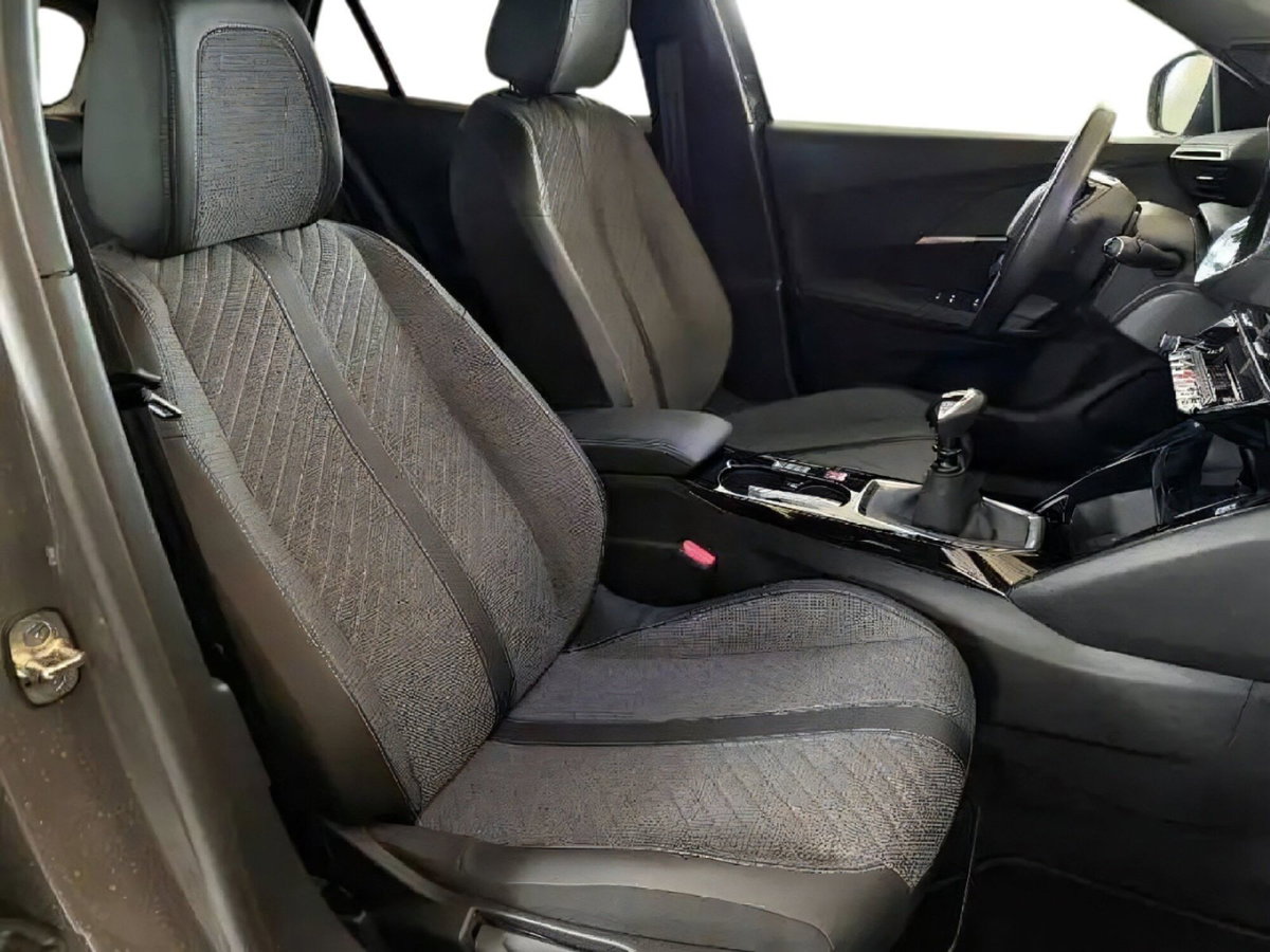 Peugeot 2008 1.2 puretech Allure s&s 100cv (11)