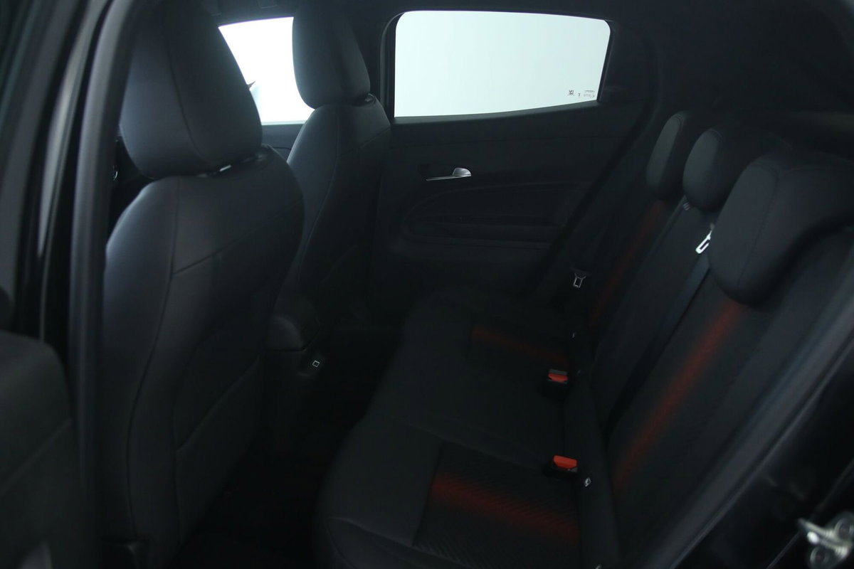 Alfa Romeo Junior 1.2 ibrida Speciale 145cv edct6 (8)