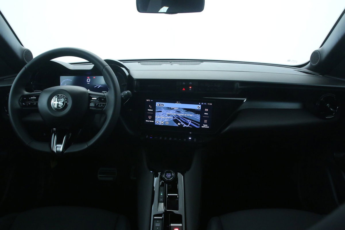 Alfa Romeo Junior 1.2 ibrida Speciale 145cv edct6 (9)