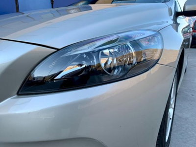 Volvo V40 D3 Kinetic (8)