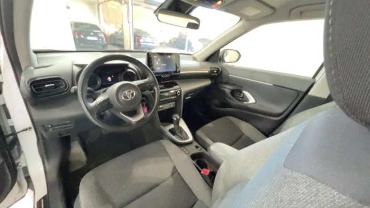 Toyota Yaris Cross 1.5h GR Sport Black Sky fwd 116cv e-cvt (12)