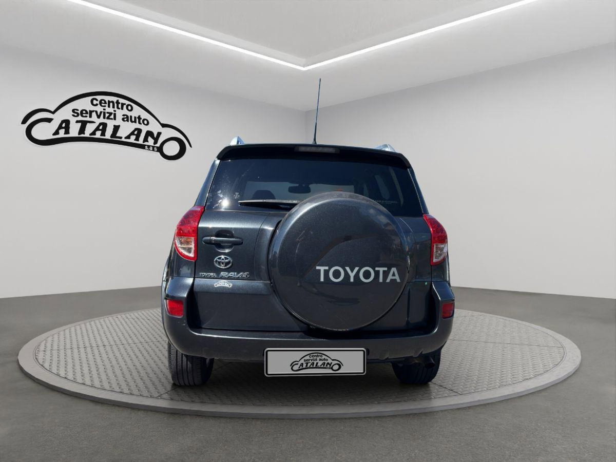 Toyota Rav4 2.2 D-Cat 177 CV Luxury (4)