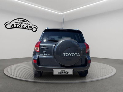 Toyota Rav4 2.2 D-Cat 177 CV Luxury (4)
