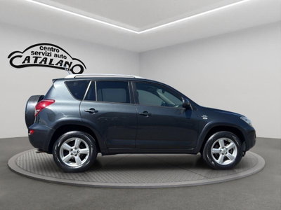 Toyota Rav4 2.2 D-Cat 177 CV Luxury (6)