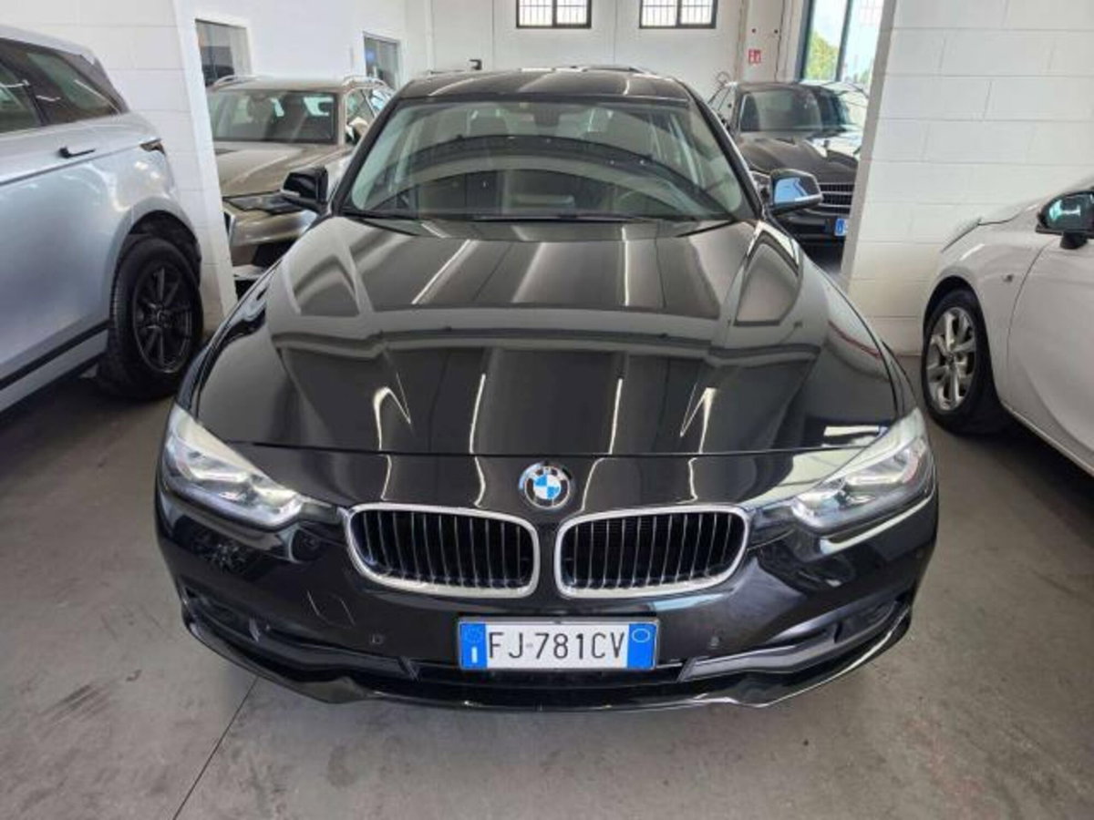 BMW Serie 3 Touring 318d  Business Advantage (2)