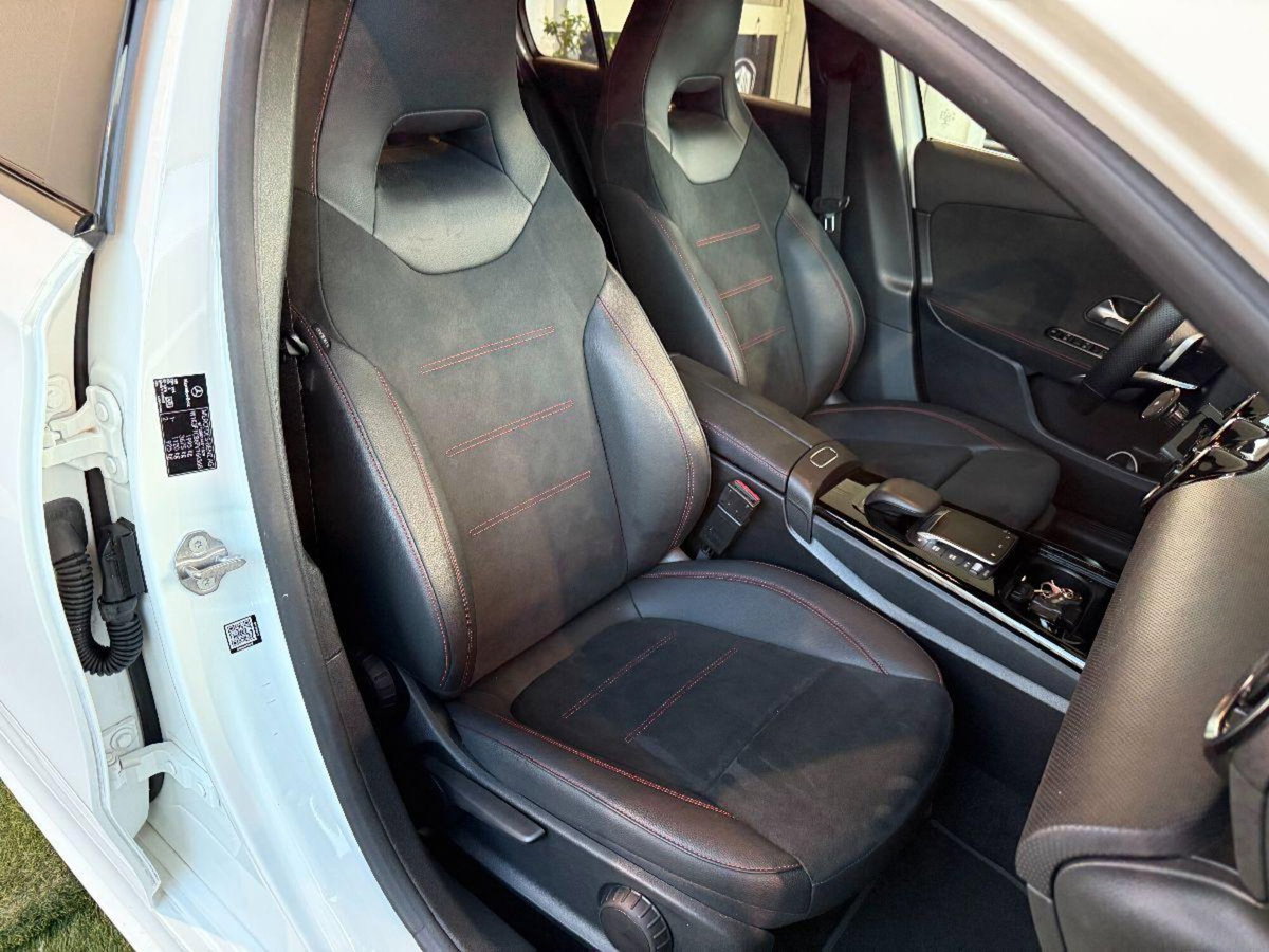 Mercedes-Benz Classe A 200 d Premium (13)