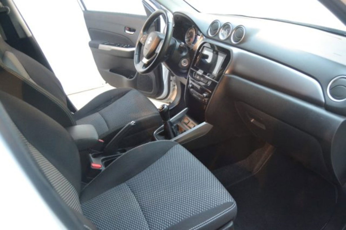 Suzuki Vitara 1.0 Boosterjet Cool (7)