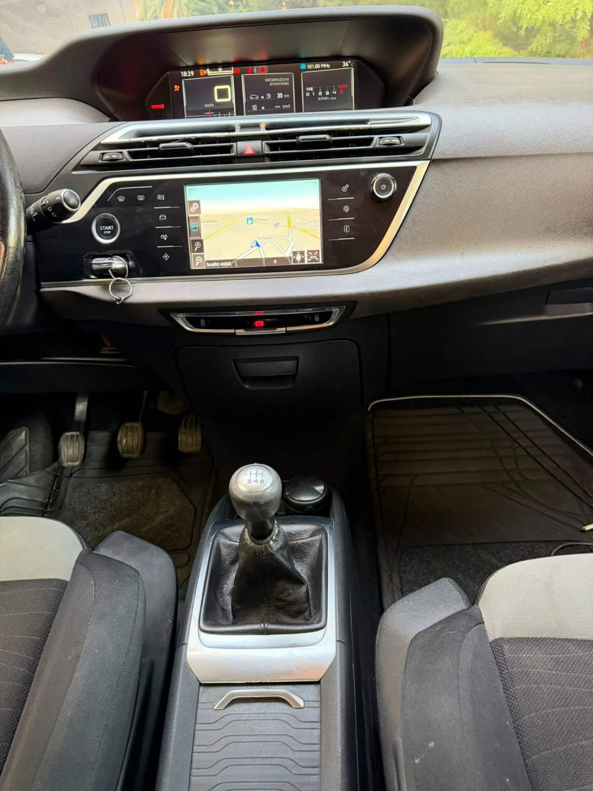 Citroen C4 Picasso 1.6 e-HDi 115 Exclusive (10)