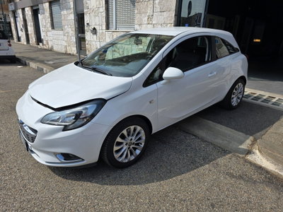 Opel Corsa Coupé 1.0 Turbo SGE 115CV Start&Stop b-Color (2)