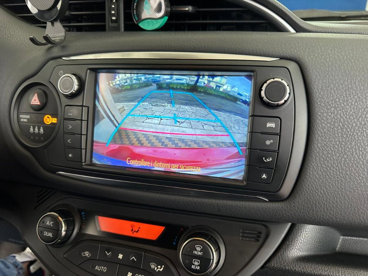 Toyota Yaris 1.0 5 porte Trend (14)