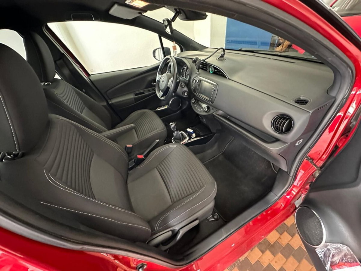 Toyota Yaris 1.0 5 porte Trend (9)