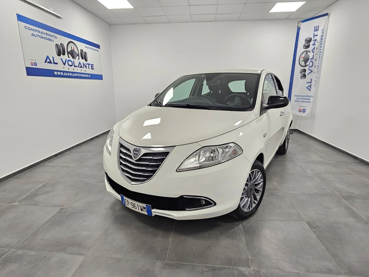Lancia Ypsilon 1.2 69 CV 5 porte Platinum (2)