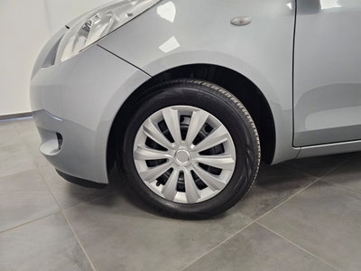 Toyota Yaris 1.3 3 porte (16)