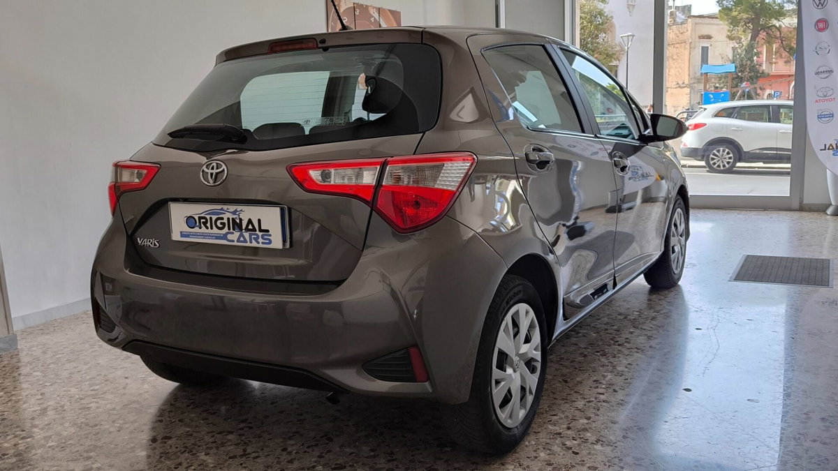 Toyota Yaris 1.0 5 porte Lounge (10)