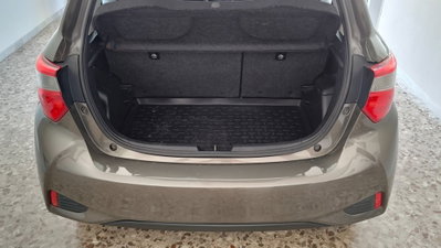 Toyota Yaris 1.0 5 porte Lounge (11)